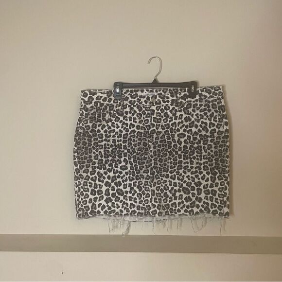 Good American Leopard Raw Hem Mini Skirt Size 18 | Curve-Hugging Statement Denim - Picture 12 of 14